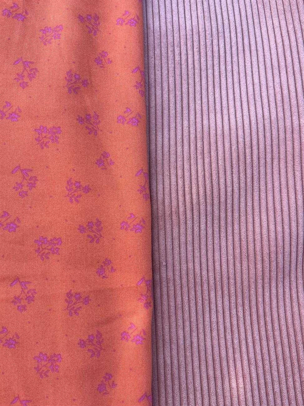 Velours côtelé mauve et doublure coton corail à petit motif fleuri, côte à côte
